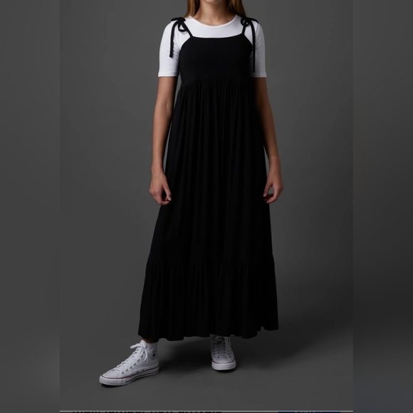 ZAIKAMOYA Dresses & Skirts - ZAIKAMOYA Black Spaghetti Strap Sleeveless Velvet Maxi Dress